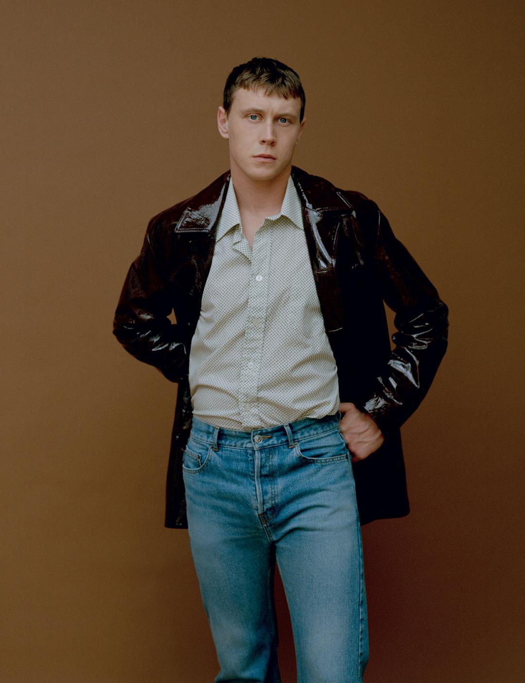  p>乔治·麦凯 i>(george mackay) /i>,1992年3月13日出生于英国伦敦