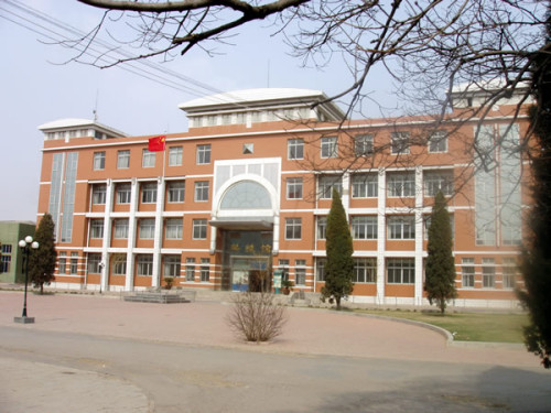  p>河北乐亭第一中学地处 a target="_blank" href="/item/乐亭县">