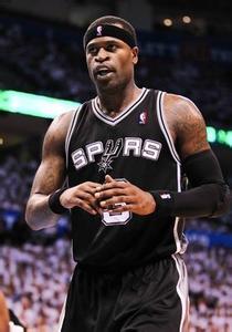 美国职业篮球运动员,司职 a target="_blank" href="/item/得分后卫