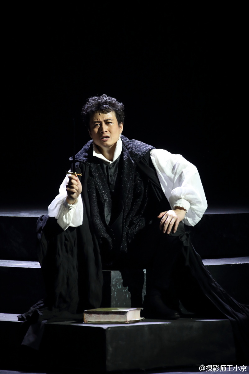  p>赵岭,1974年2月24日出生于江苏常州,中国内地配音男演员,教师,演员