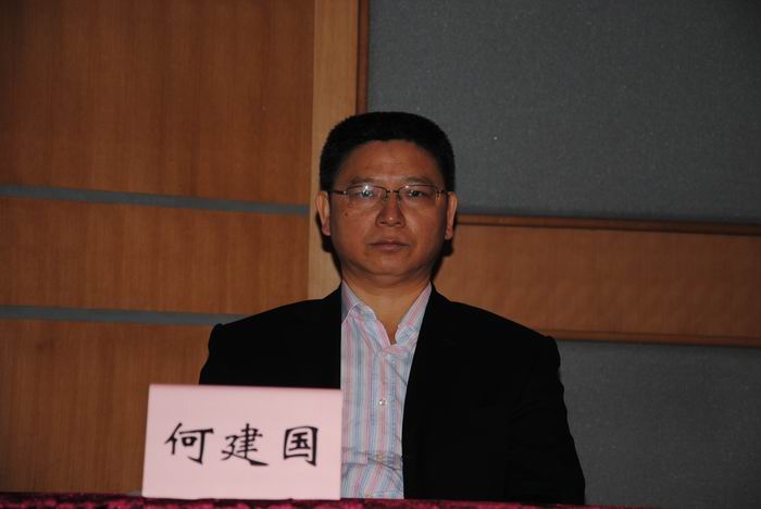 何建国