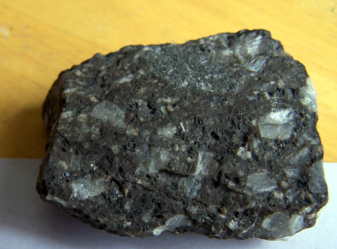  p>玢岩(porphyrite)是具斑状结构的中一基性 a target="_blank" href