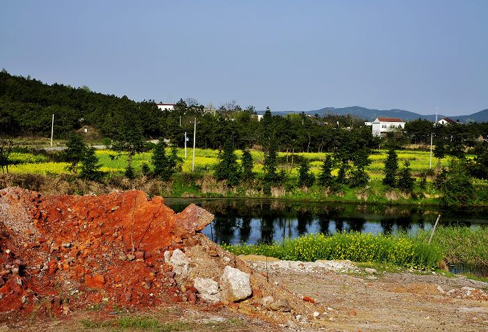  p>驼龙山是位于安徽省安庆市太湖县境内著名的石灰岩山,坐落在该县东