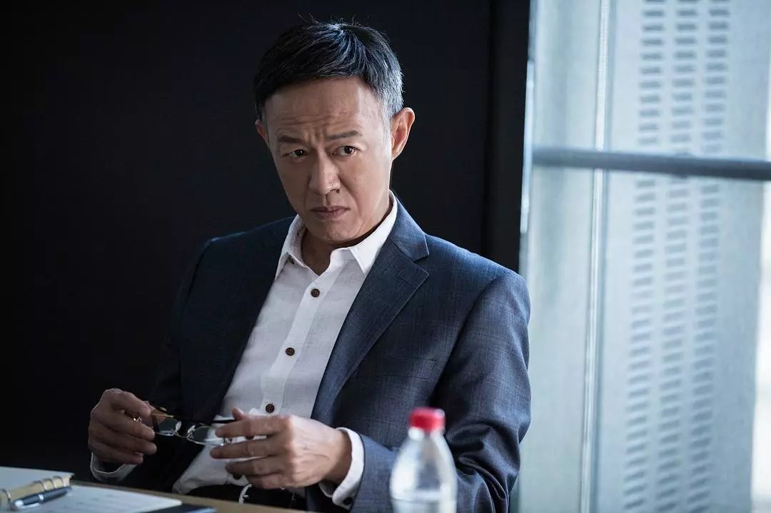 “叛逆戏骨”金士杰：一句话戳哭天下父女的男人，活得有多刚？_百科TA说