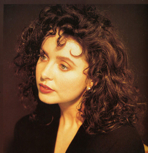  p>莎拉·布莱曼(sarah brightman),1960年8月14日出生于英国伯肯斯特
