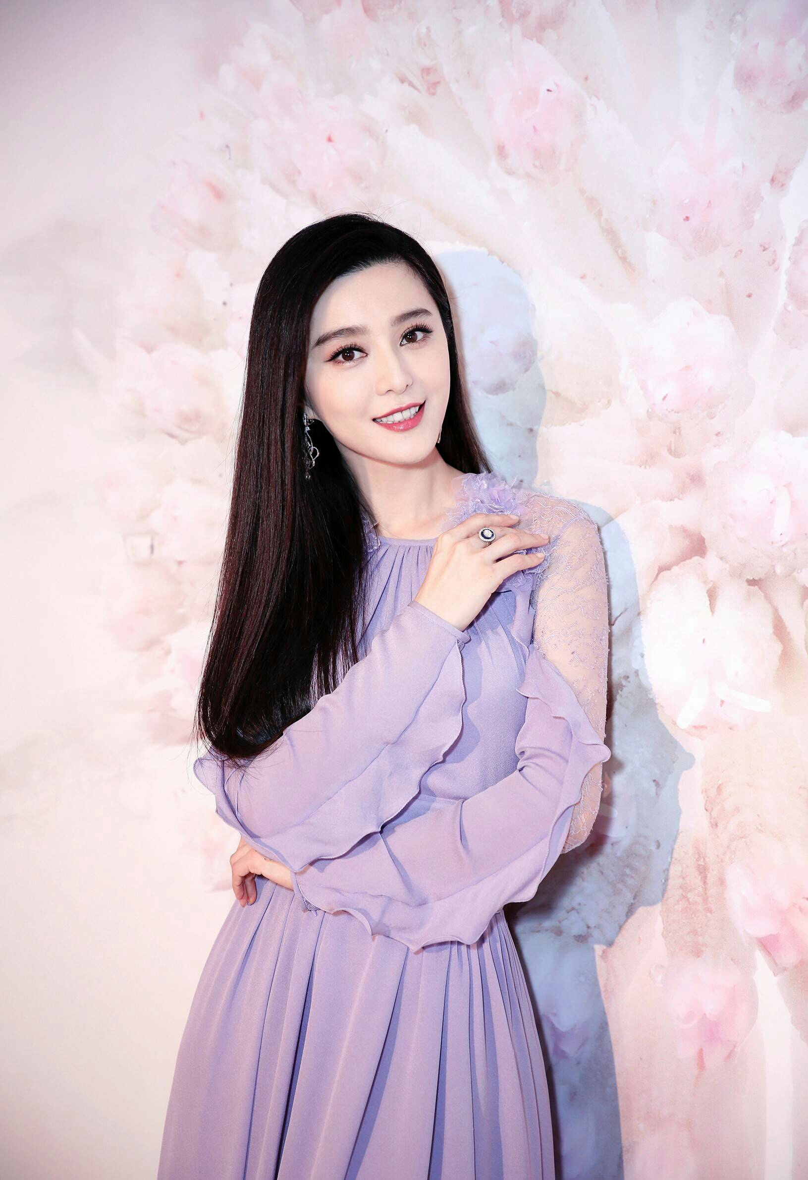  p>范冰冰,1981年9月16日出生于山东青岛,华语影视女演员,制片人,歌手