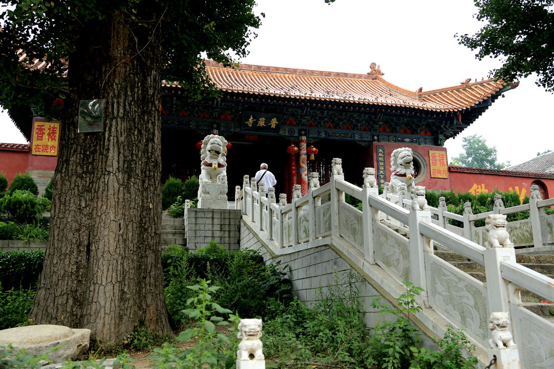 座落于距县城东南21公里的大乘山下,因千年来该寺作为 a href="#"