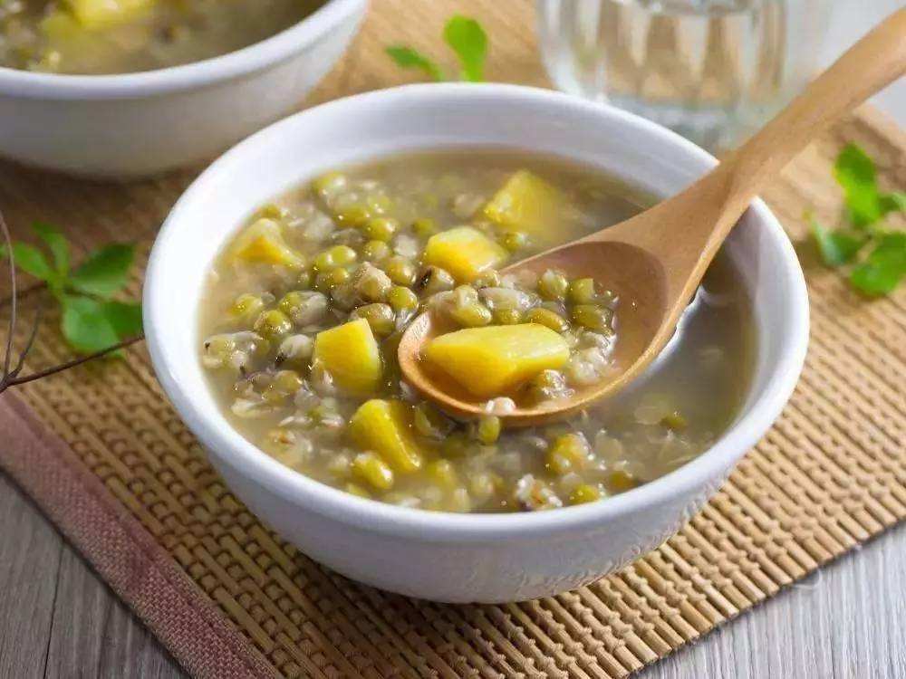  p>绿豆糖水是一道广东地区特色传统小吃之一,属于 a href="#" data