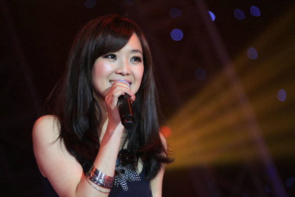  p>云朵,原名谢春芳,羌族,1987年2月7日出生于四川省阿坝藏族羌族自治