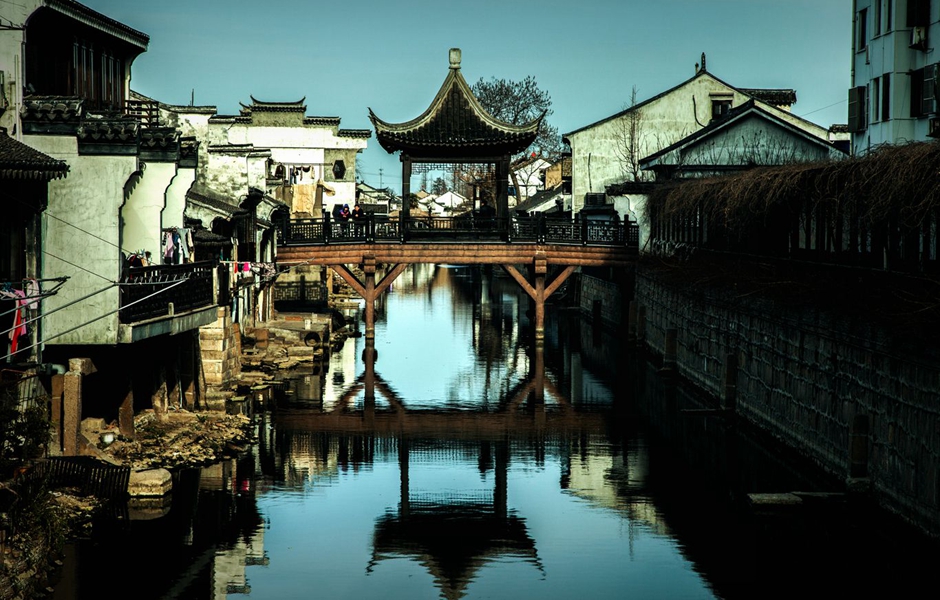 历来是上饶,玉山,广丰三县及赣浙两省的边界农贸市场,素有"饶东古镇"