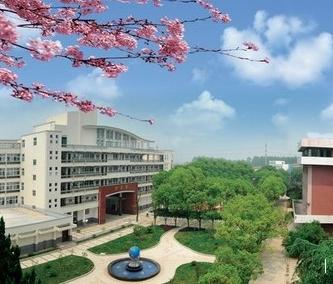  p>安庆市第五中学位于安庆市城西的大观亭小区,东