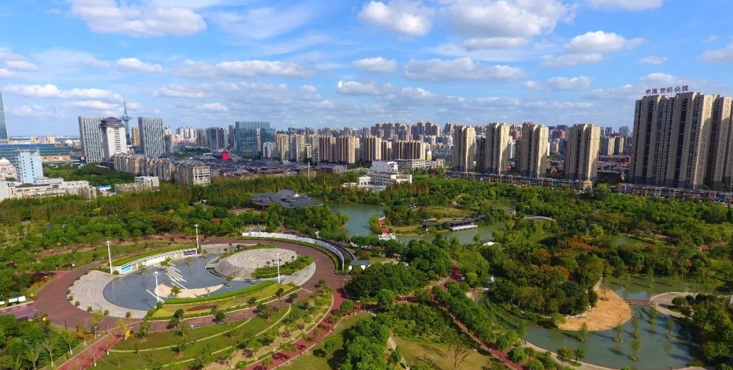  p>世纪公园位于 a target="_blank" href="/item/盐城市城南新区