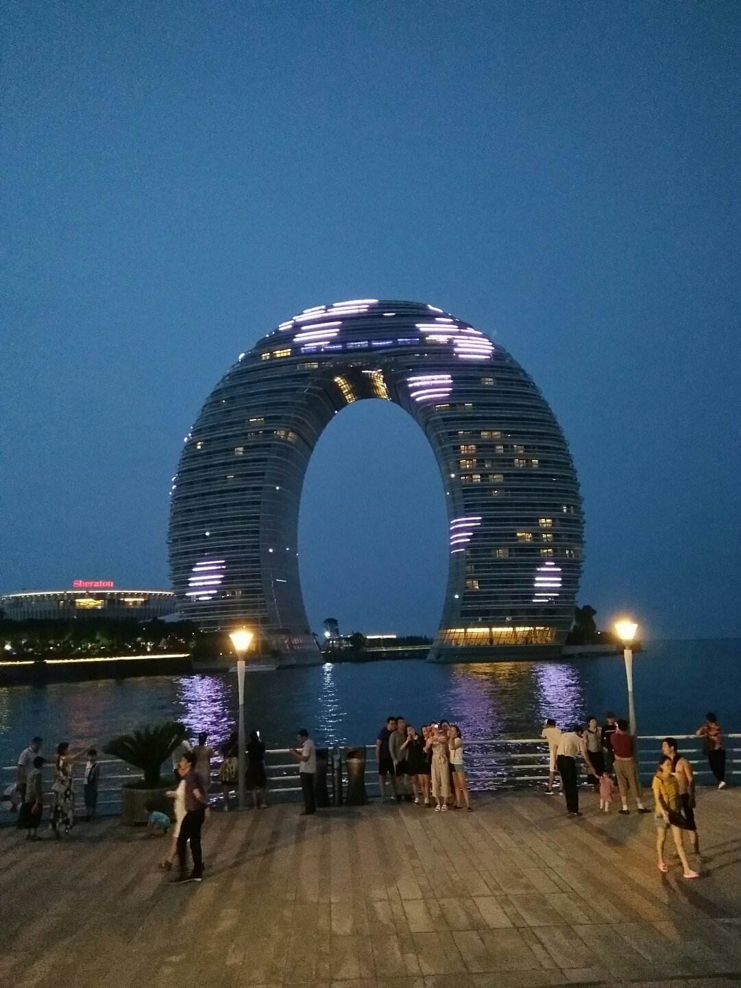  p>湖州太湖山庄与自然浑然天成,面临太湖,背倚青山,涛声可闻,浪朵可