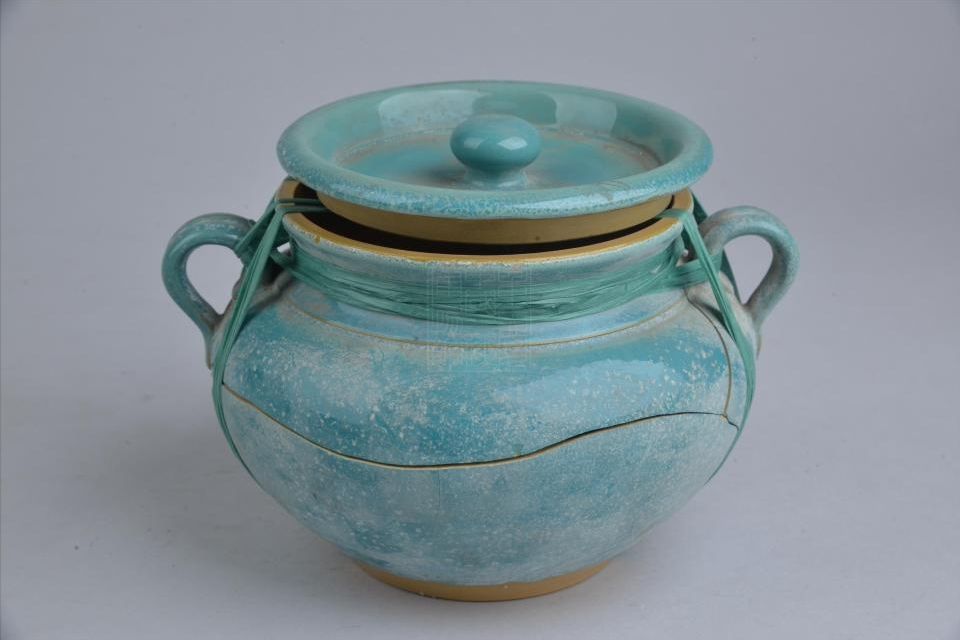 现代绿釉带盖双耳陶罐