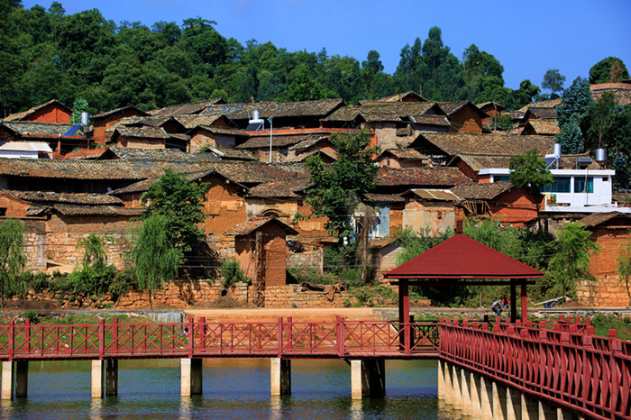 旧城镇,隶属于云南省红河哈尼族彝族自治州泸西县,地处<a target="