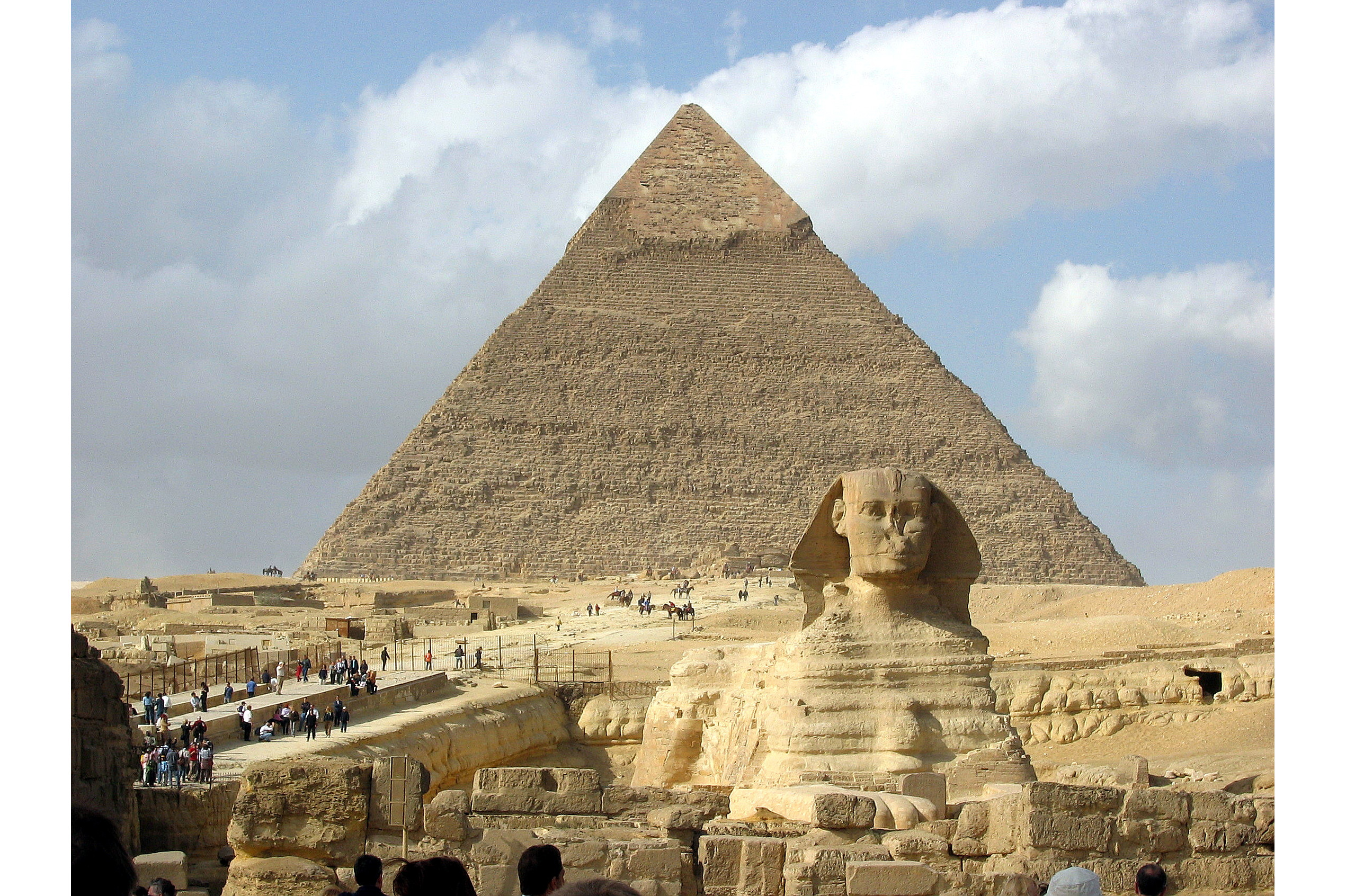  p>哈夫拉金字塔是 a target="_blank" href="/item/埃及第四王朝