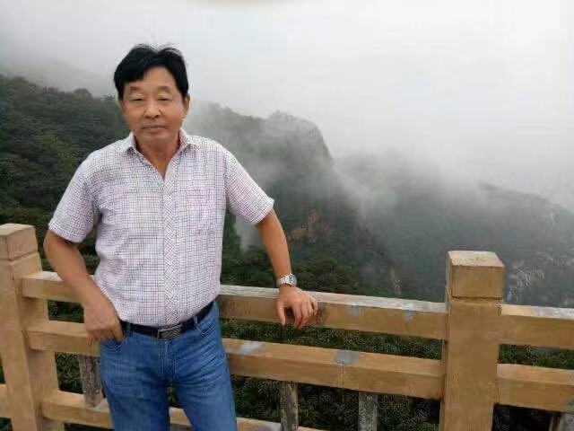 高本兴,男,汉族,世界华人书画家协会副会长,中国国家书法家协会副会长