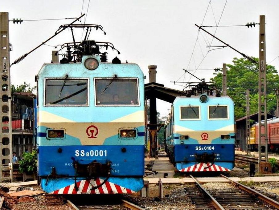  p> b>韶山8型电力机车 /b>(ss8)是 a target="_blank" href="/item