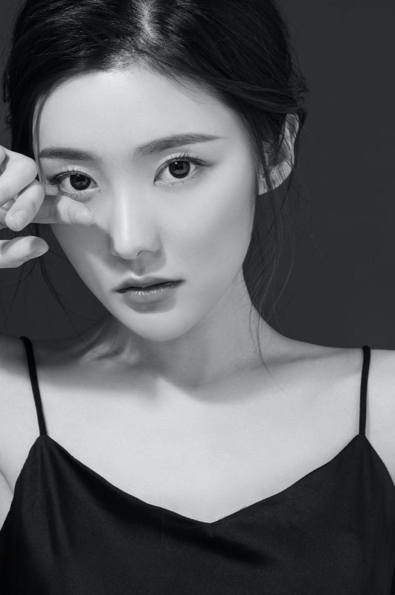 s">郝岩,女,汉族,青年 a target="_blank" href="/item/演员/3106682"