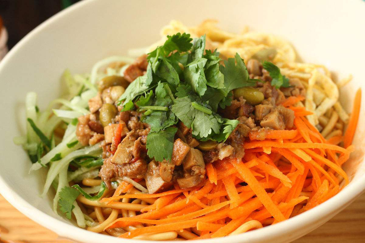 香辣牛肉酱拌凉面