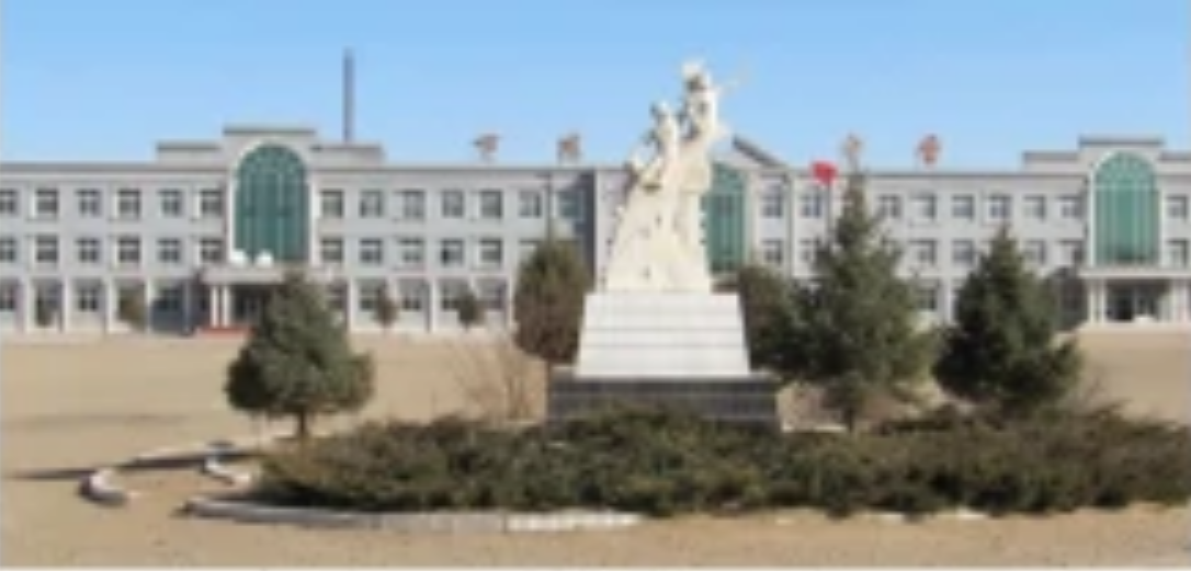  p>下洼中学坐落在叫来河与111国道交汇处,地处敖汉旗下洼镇政府西侧