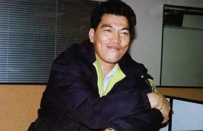 香港演员“大傻”去世12年后，这件事，终于瞒不住了……_百科TA说