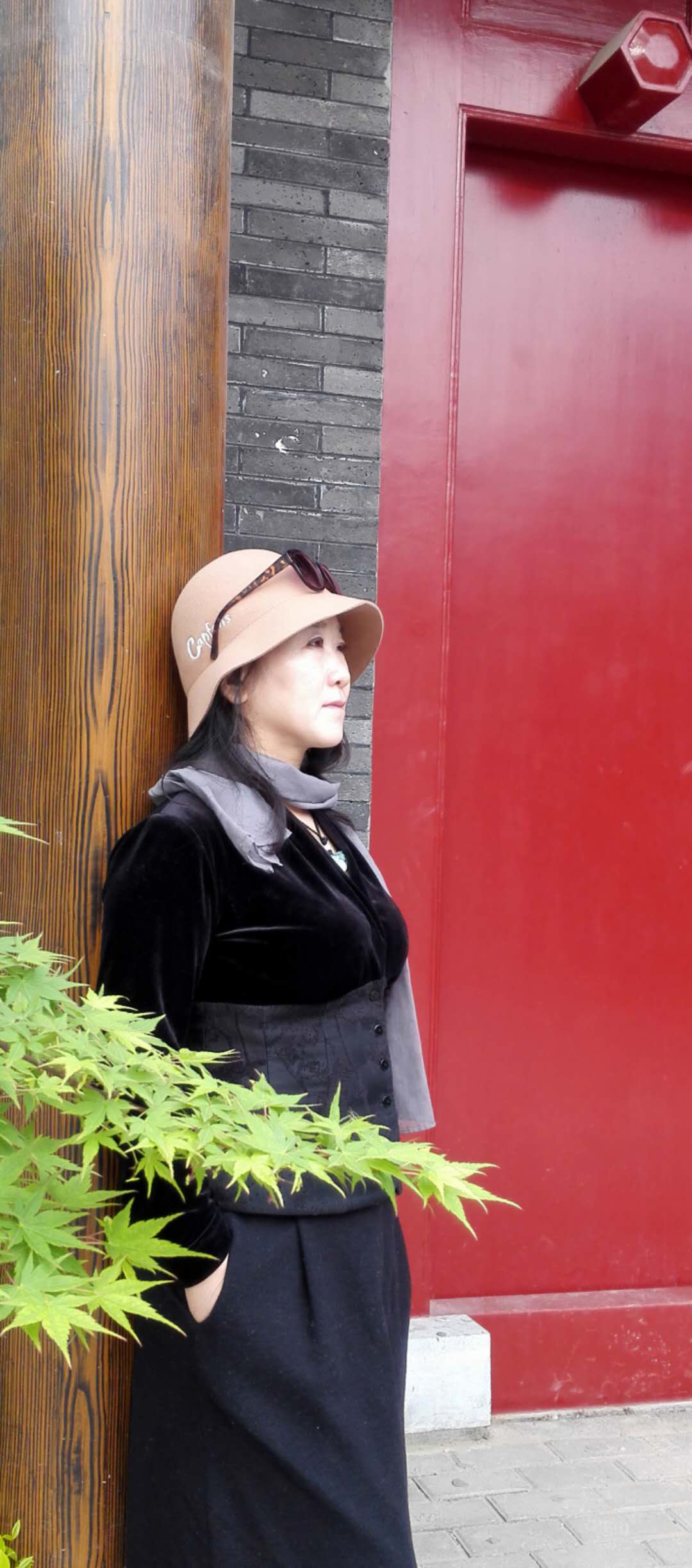  p data-id="gnaywxq57k">刘红琴,祖籍河南开封,定居北京.