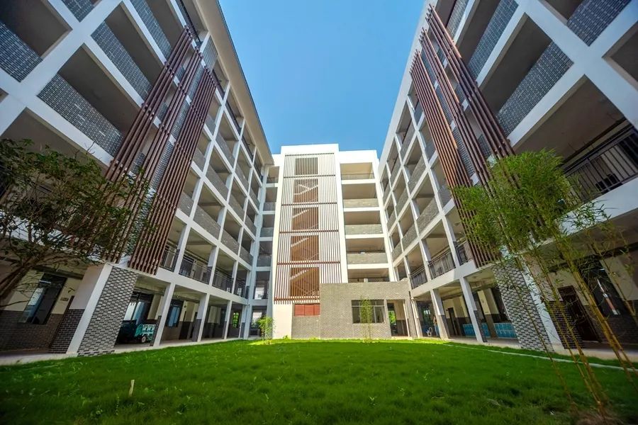 南宁市新民中学凤岭学校