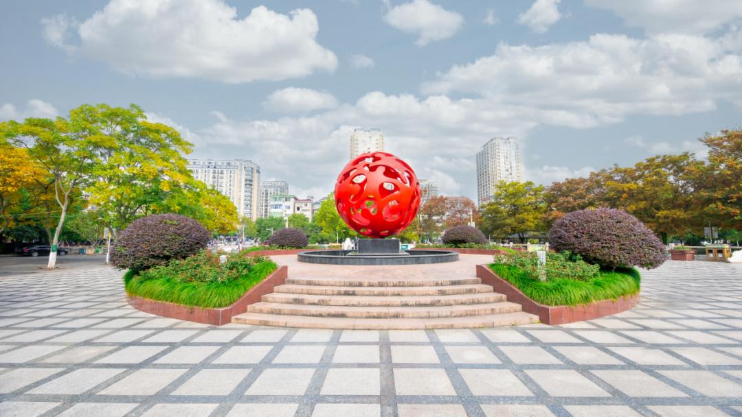  p>儿童公园位于富阳区,园内种植灌木色块群,打造生态花溪,寄生植物
