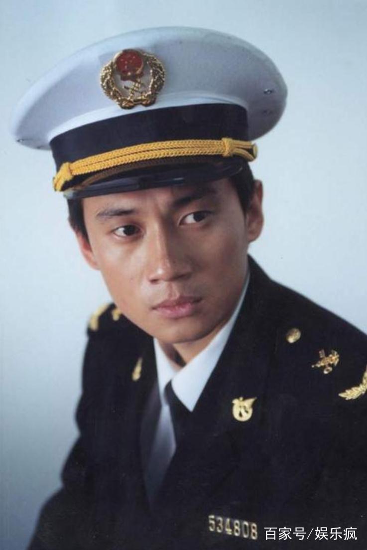 他出道多年没名气，合作王宝强才走红，如今与妻子低调恩爱惹人羡_百科TA说