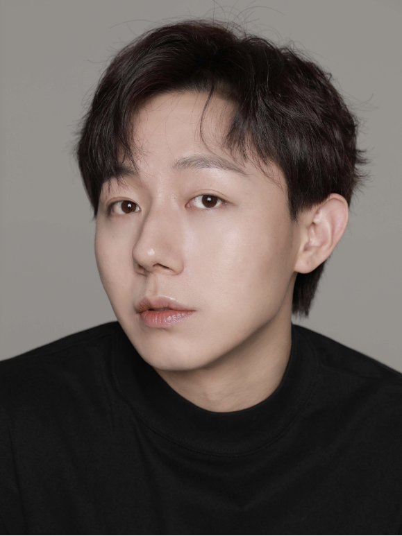  p>张晨,男,青年演员,代表作《风暴舞之破局者》《一心之隔》《麻雀