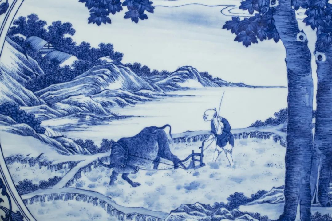 乾隆盛世的农耕理想——青花“春耕图”福寿如意抱月瓶赏析_百科TA说