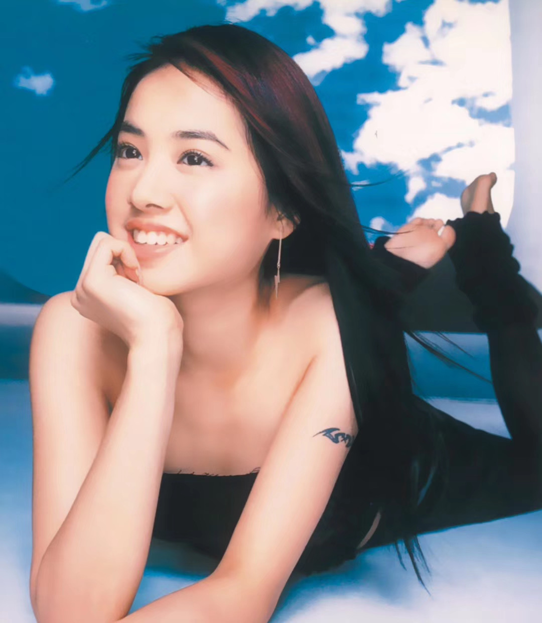 >《lucky number》是 a target="_blank" href="/item/蔡依林/138122"