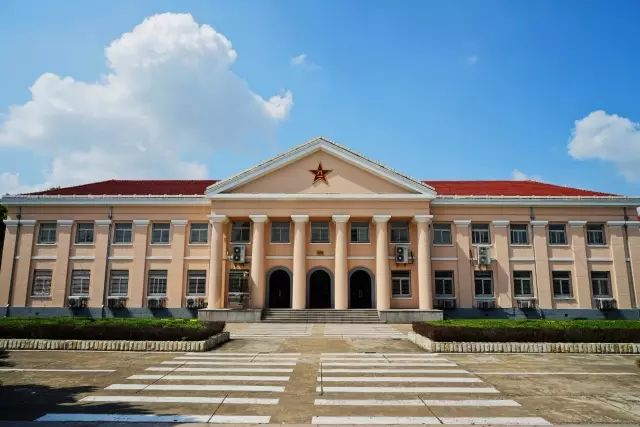 中国人民解放军陆军炮兵防空兵学院