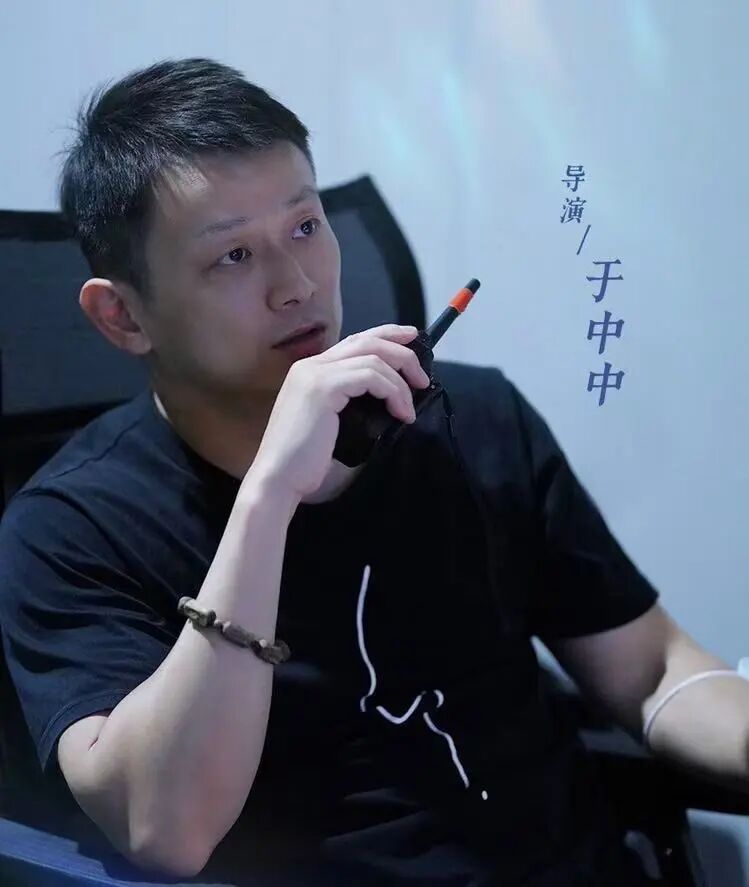 现偶新样本《双轨》如何做到难“戒断”？| 专访导演于中中_百科TA说