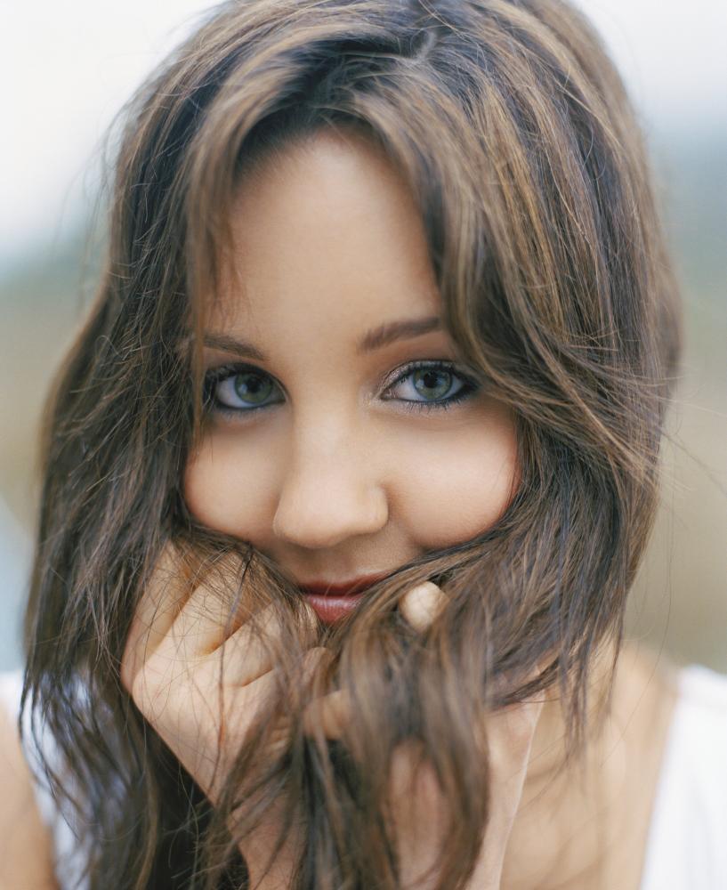  p>阿曼达·贝尼斯 i>(amanda bynes) /i>,1986年4月3日出生于美国