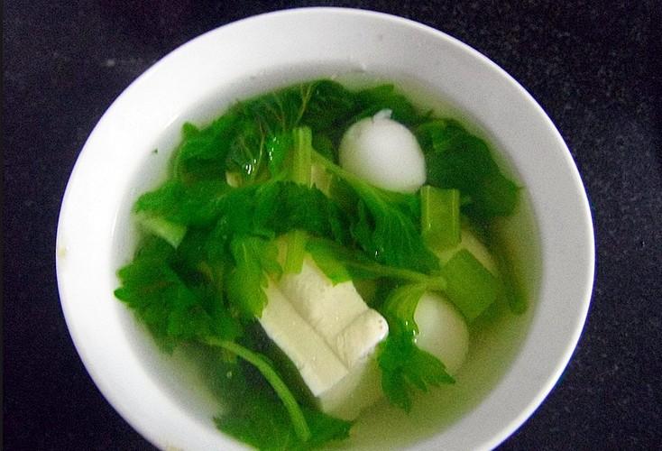  p>珍珠翡翠白玉汤是一道用白菜帮子,菠菜叶儿(翡翠),馊豆腐( a href=