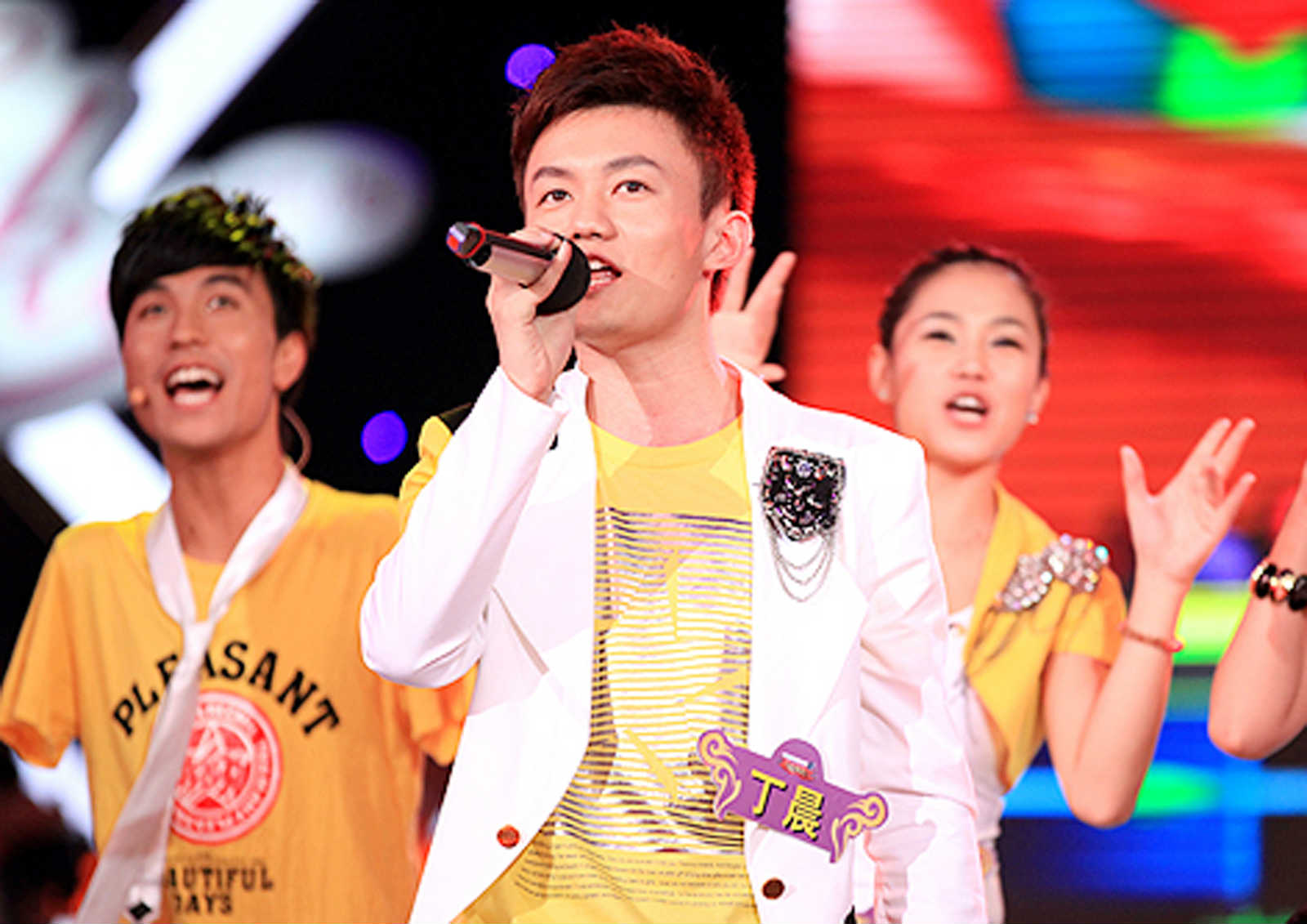  p>丁克森,原名丁晨,湖北武汉人,籍贯湖北武汉,中国流行男歌手,词曲