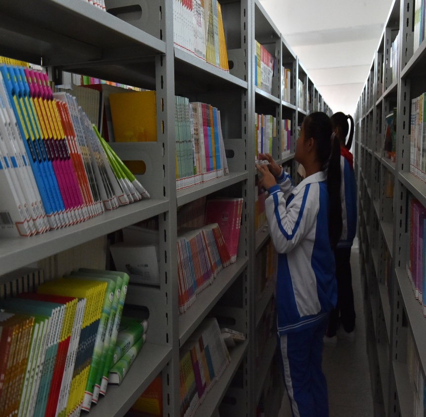 2middle school of jiangxi province /b> b>), /b>简称进贤二中,创办