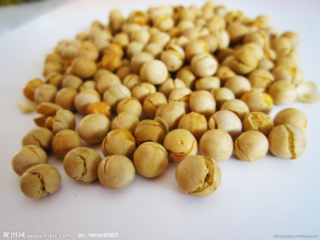  p>鹰嘴豆(学名: i>cicer arietinum /i> linn.)是豆科鹰嘴豆属植物.