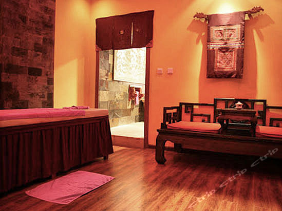 ="2958838">大理亚星大饭店是由台湾亚星企业兴建的度假及会议型酒店