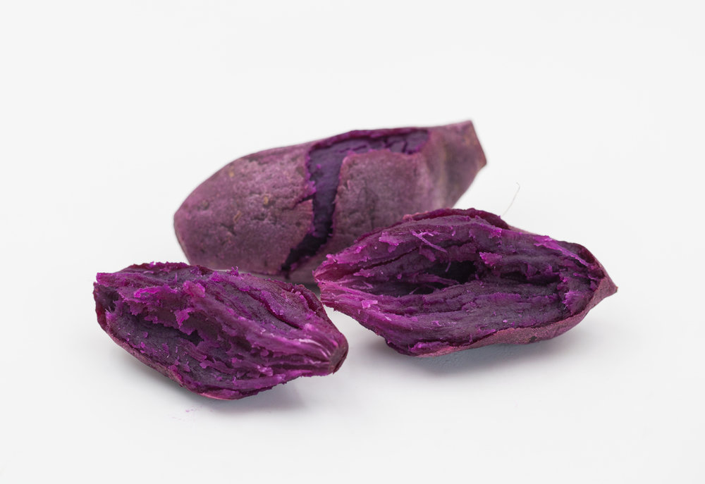 薯肉呈紫色至深紫色,故又称黑薯,紫心甘薯或紫肉甘薯