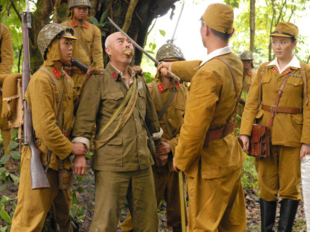  p>《生死归途》是华谊兄弟传媒集团发行的抗日战争连续剧,由 a href=