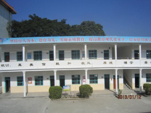  p>华亭学校创办于解放初期1951年春,当时生活异常艰苦,但群众办学校