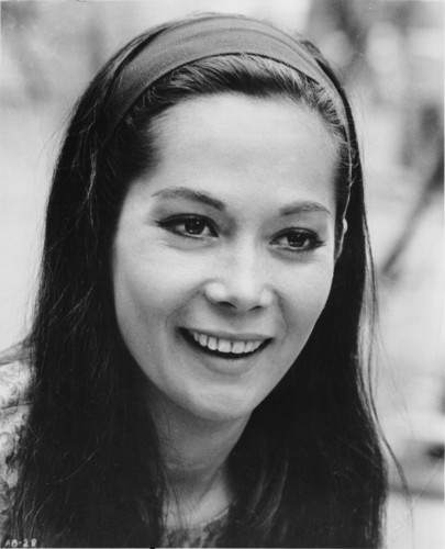  p>关南施(nancy kwan),本名关家倩,1939年5月19日出生于中国香港
