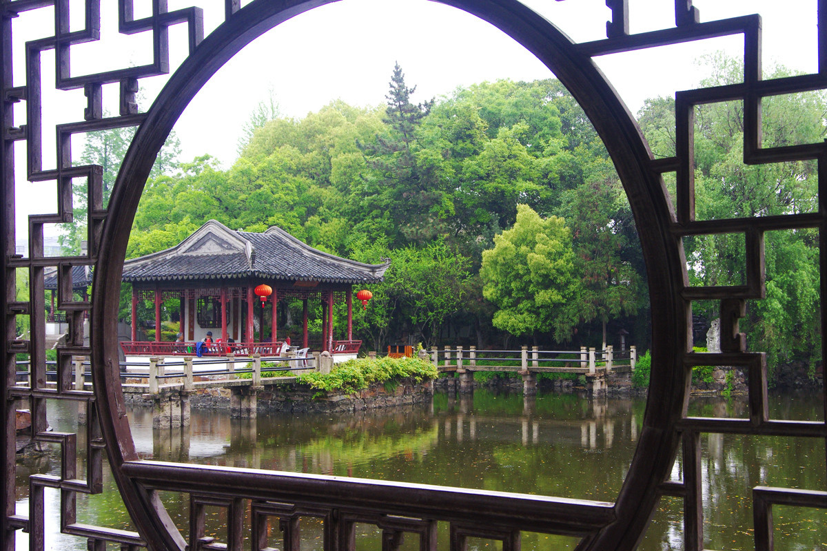  p>曾园是一处始建于清末的古典园林建筑.