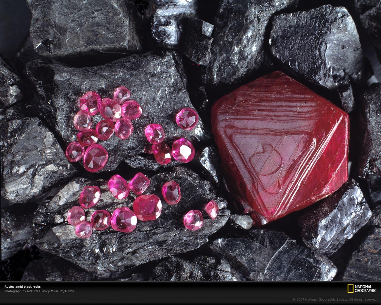  p>英文名称kenya ruby 肯尼亚产的红宝石,属于非洲东部同类红,蓝宝石