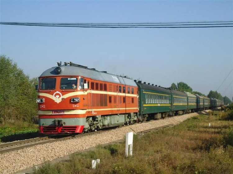 东风4b型柴油机车