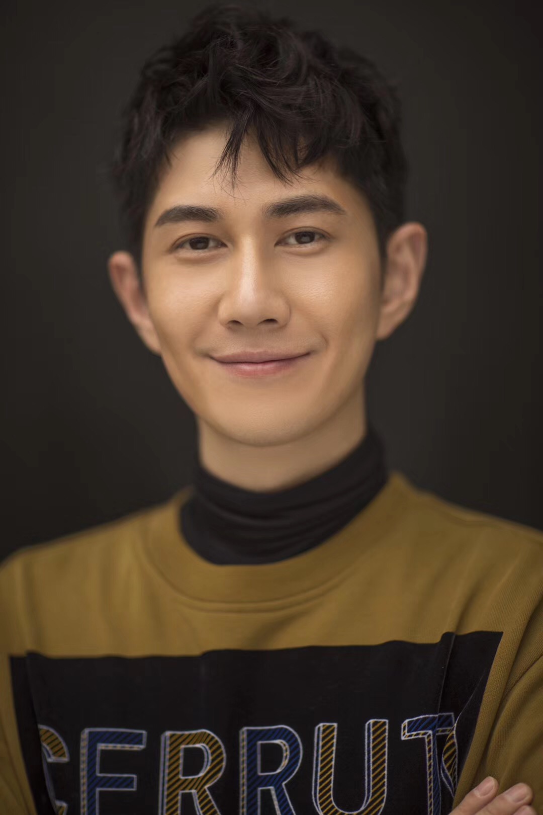  p>何明翰,1980年8月13日出生于江苏省如皋市,中国内地男演员,毕业于