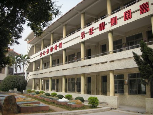  p>"梁启超纪念中学"是广东省一级学校,全国航天特色学校,"全国少年